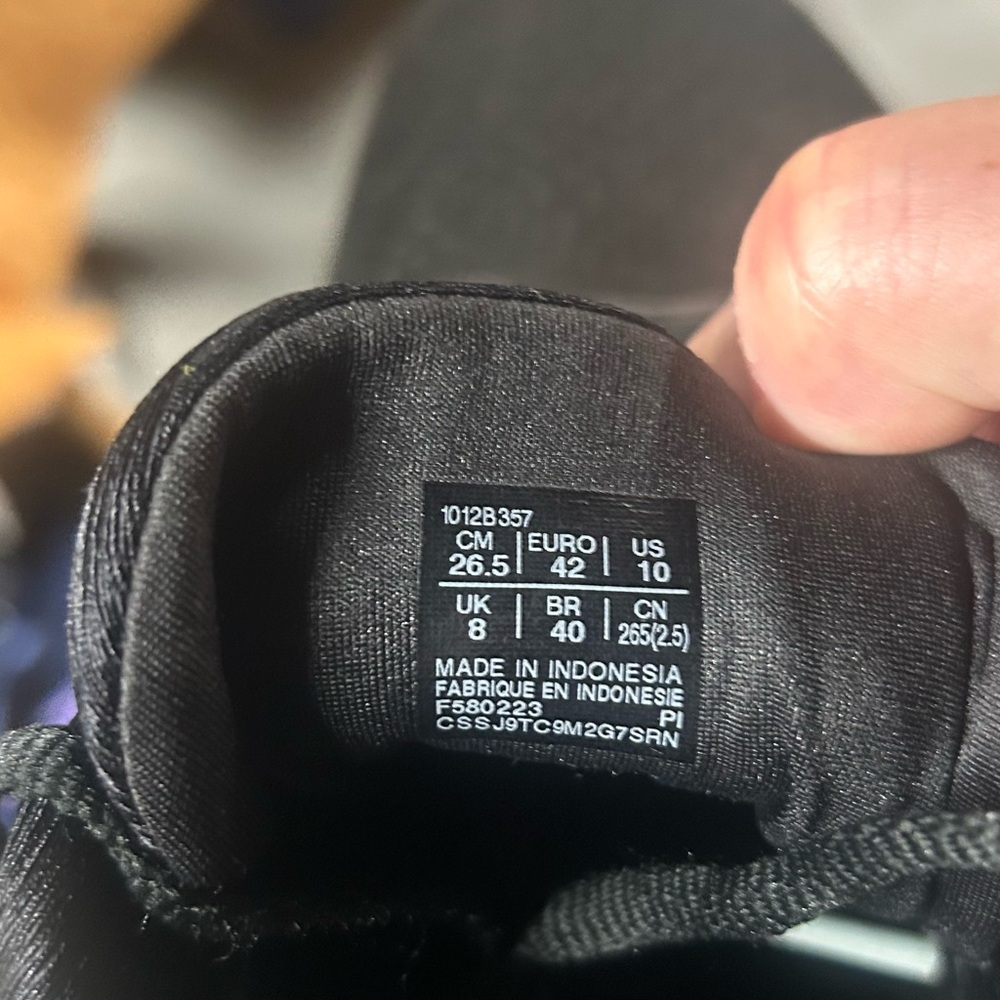 Asics Gel-Kayano 30 Black and Purple Sneakers - Picture 7 of 7